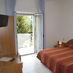 Centro Vacanze Domus M.g. 3*