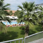 Centro Vacanze Domus M.g. 3* سان بنيديتّو ديل ترونتو