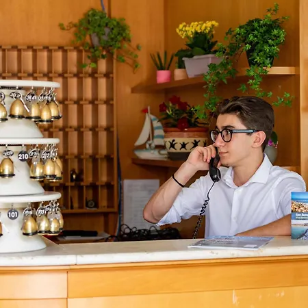 Hotel Centro Vacanze Domus M.g. 3*