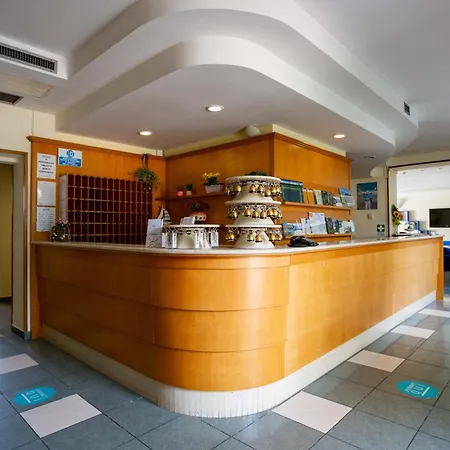 Centro Vacanze Domus M.g. 3*