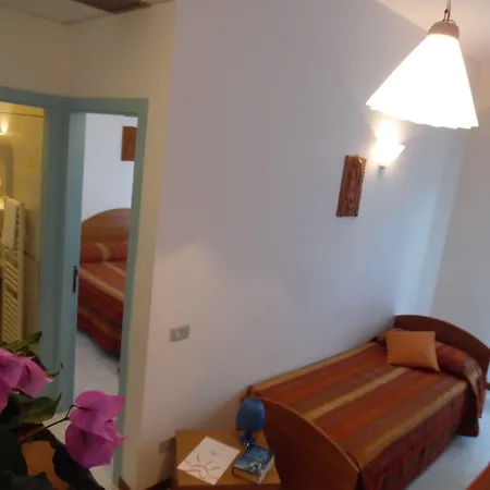 Centro Vacanze Domus M.g. ホテル サン・ベネデット・デル・トロント