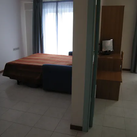 Centro Vacanze Domus M.g. 3*