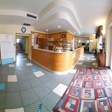 Centro Vacanze Domus M.g. 3*