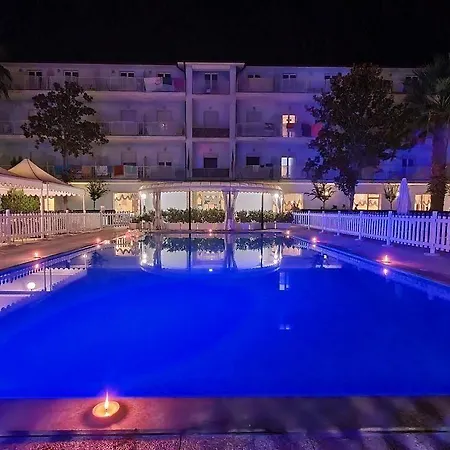 Centro Vacanze Domus M.g. 3*