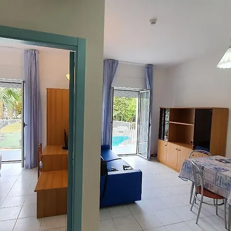 Centro Vacanze Domus M.g. ホテル 3*